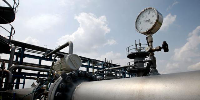 国外原油期货两日暴跌超30% 上期所多只原油产品跌停 有期货公司多个客户巨亏难平仓