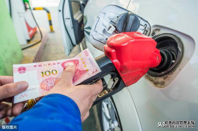 今日油价调整信息：国际原油大涨，加油站最新汽油价格会上调吗？