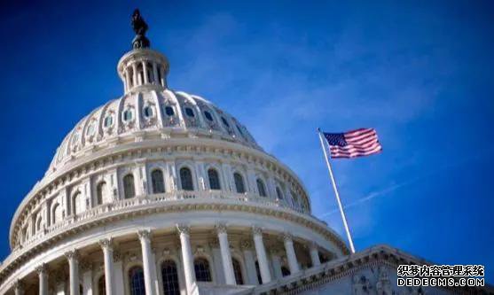 美国“放水”万亿，开始“疯狂印钞”还债，中国央行这样“应对”