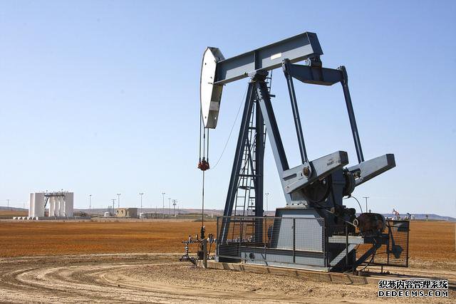 3天飙升近50%，原油价格一飞冲天，油价急涨暴跌该怎么看？